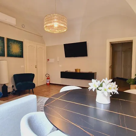 Cozy Colosseum 2br-2ba Family Apartment